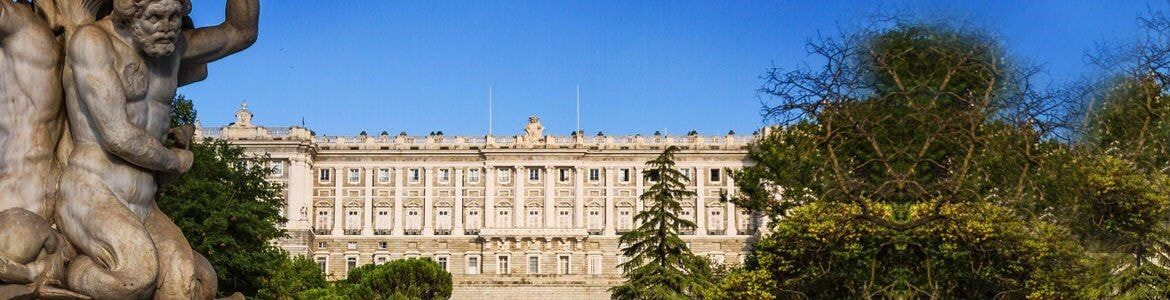 Королевский дворец Palacio Real, железнодорожный вокзал Мадрида, аренда автомобилей