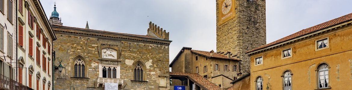 Piazza Vecchia Autoverhuur Milaan Bergamo Airport