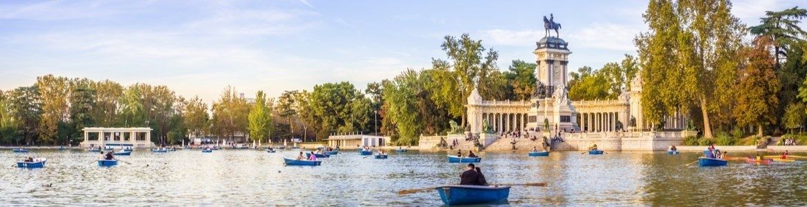 Billig hyrbil på Chamartín-stationen i Madrid