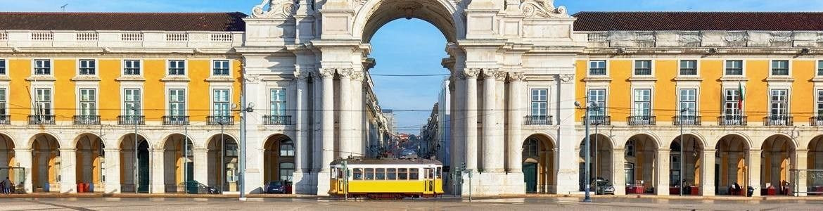 Arco de la Rua Augusta en Plaza del Comercio, Lisboa