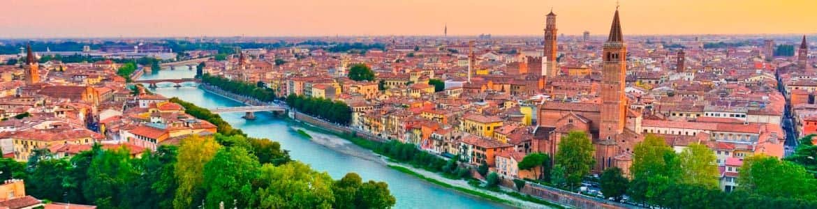 panoramica fiume Adige a Verona al tramonto