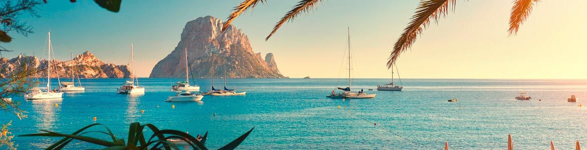 Cala d'Hort auf Ibiza - Blick auf die Insel Es Vedra