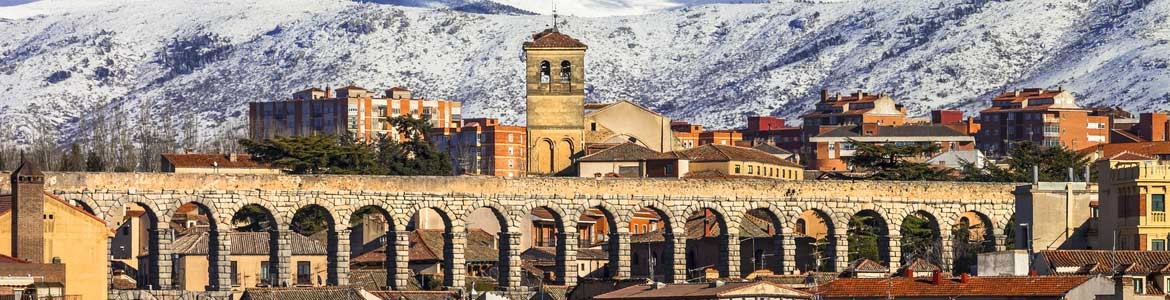 panoramic view of the city of Segovia with the aqueduct