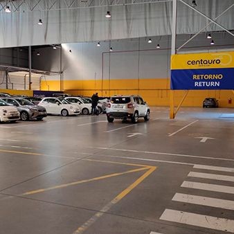 1. GAREZ VOTRE VÉHICULE DANS NOTRE PARKING