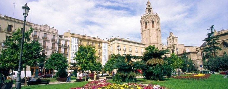 Visit Valencia in two days, hirea car