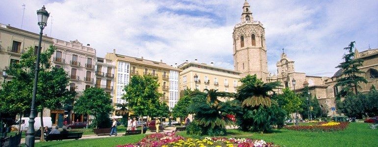 Visit Valencia in two days, hirea car