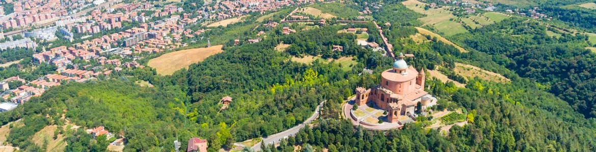 luchtfoto van het heiligdom van Onze-Lieve-Vrouw van San Luca