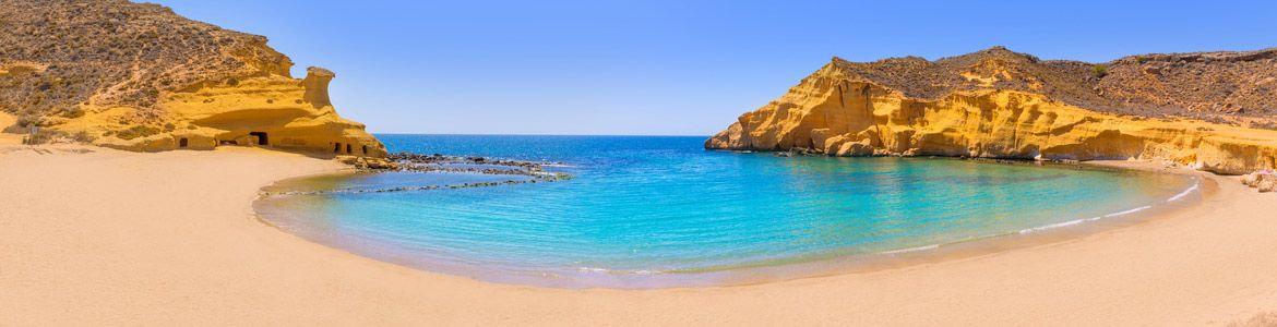 Пляж Коседорес в Мурсии недалеко от Агиласа
