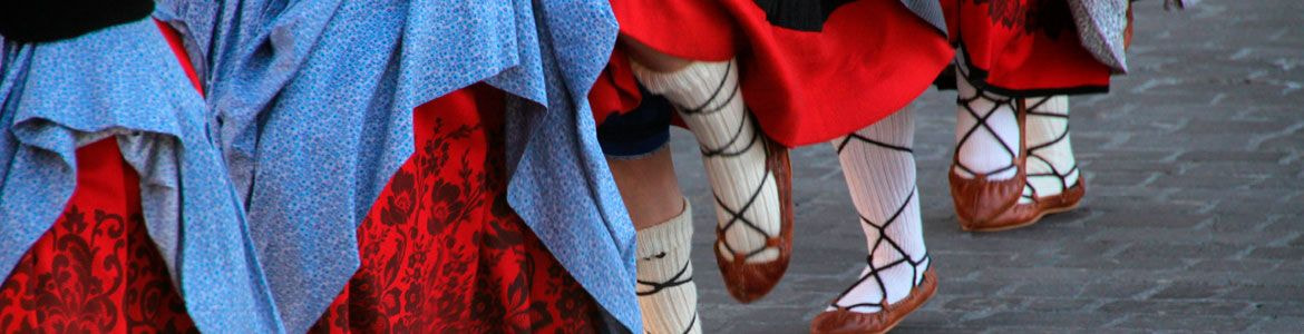 Traditionele Baskische dans en klederdracht